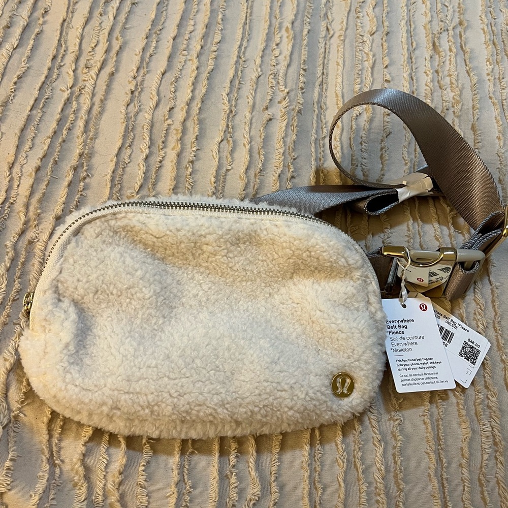 NWT authentic LuluLemon fleece  everywhere belt bag in cream .